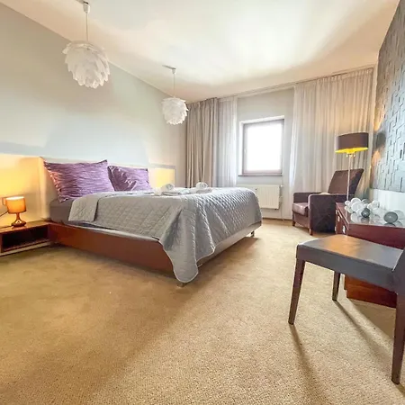 アパート Utulny Byt V Borskem Parku プルゼニ